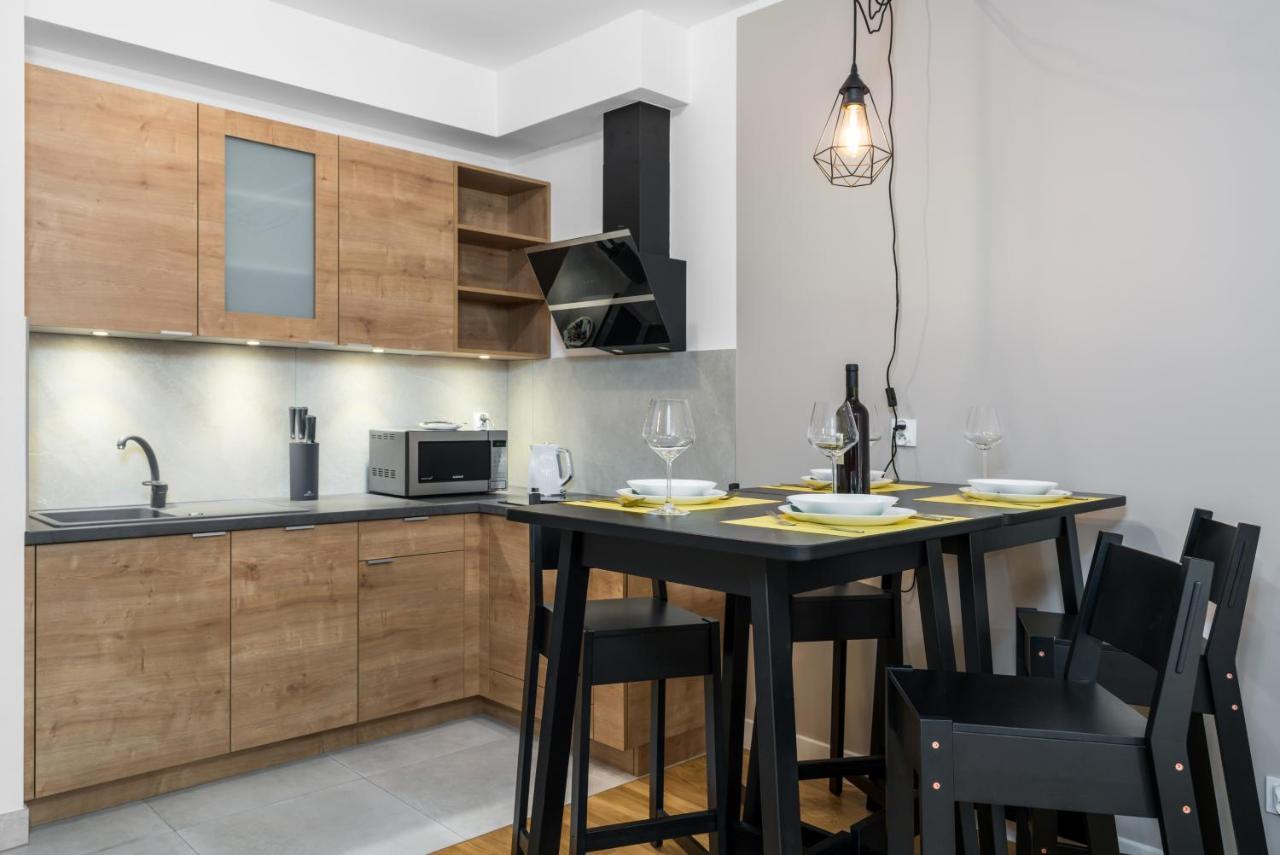 Apartament Black & White Mostowa By Renters Poznań Esterno foto